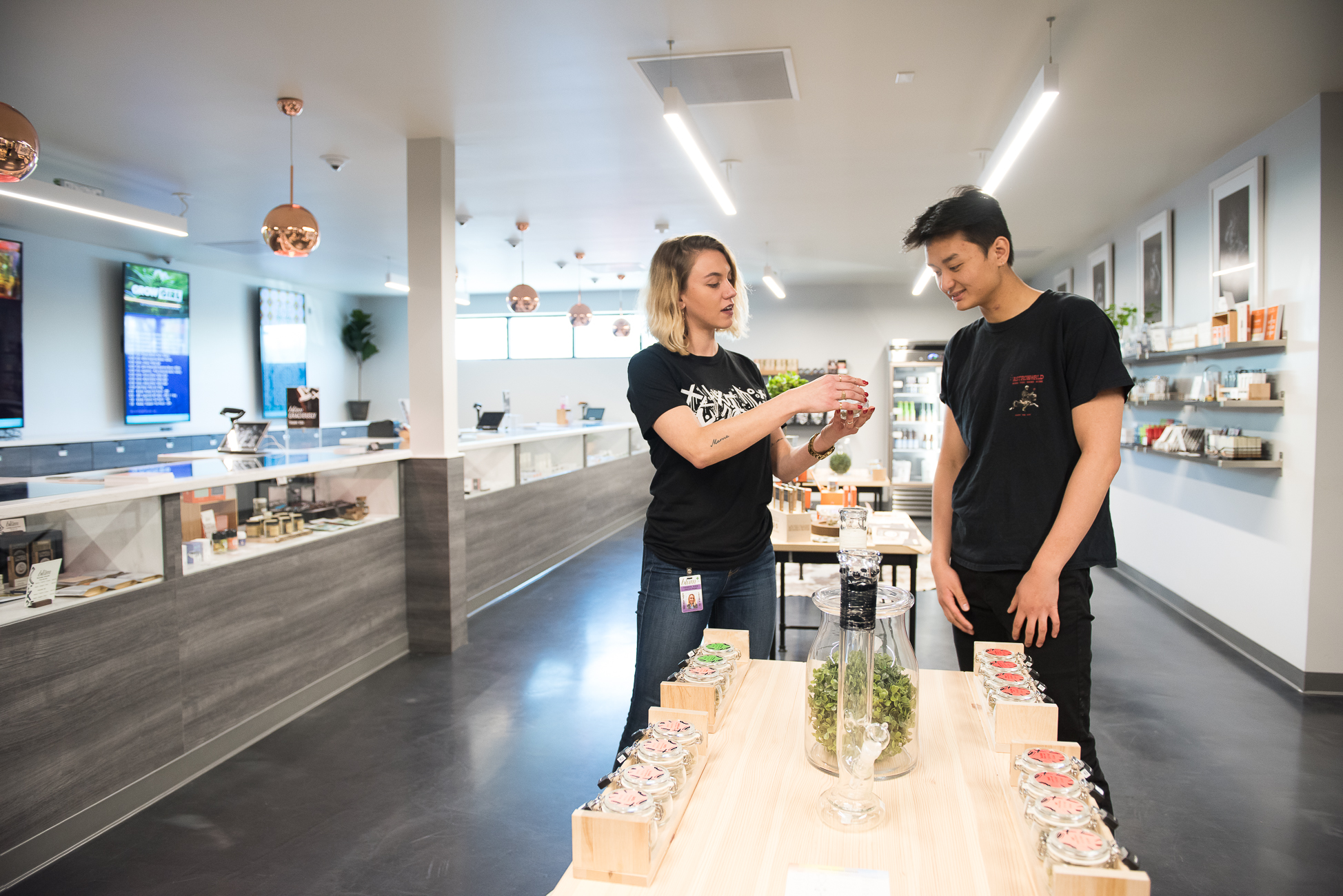 5 Customer Acquisition Strategies for California Dispensaries